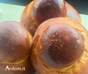 La granita siciliana e la brioche con il gelato.